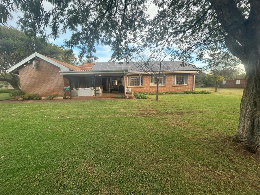 4 Bedroom Property for Sale in Hartbeesfontein AH North West